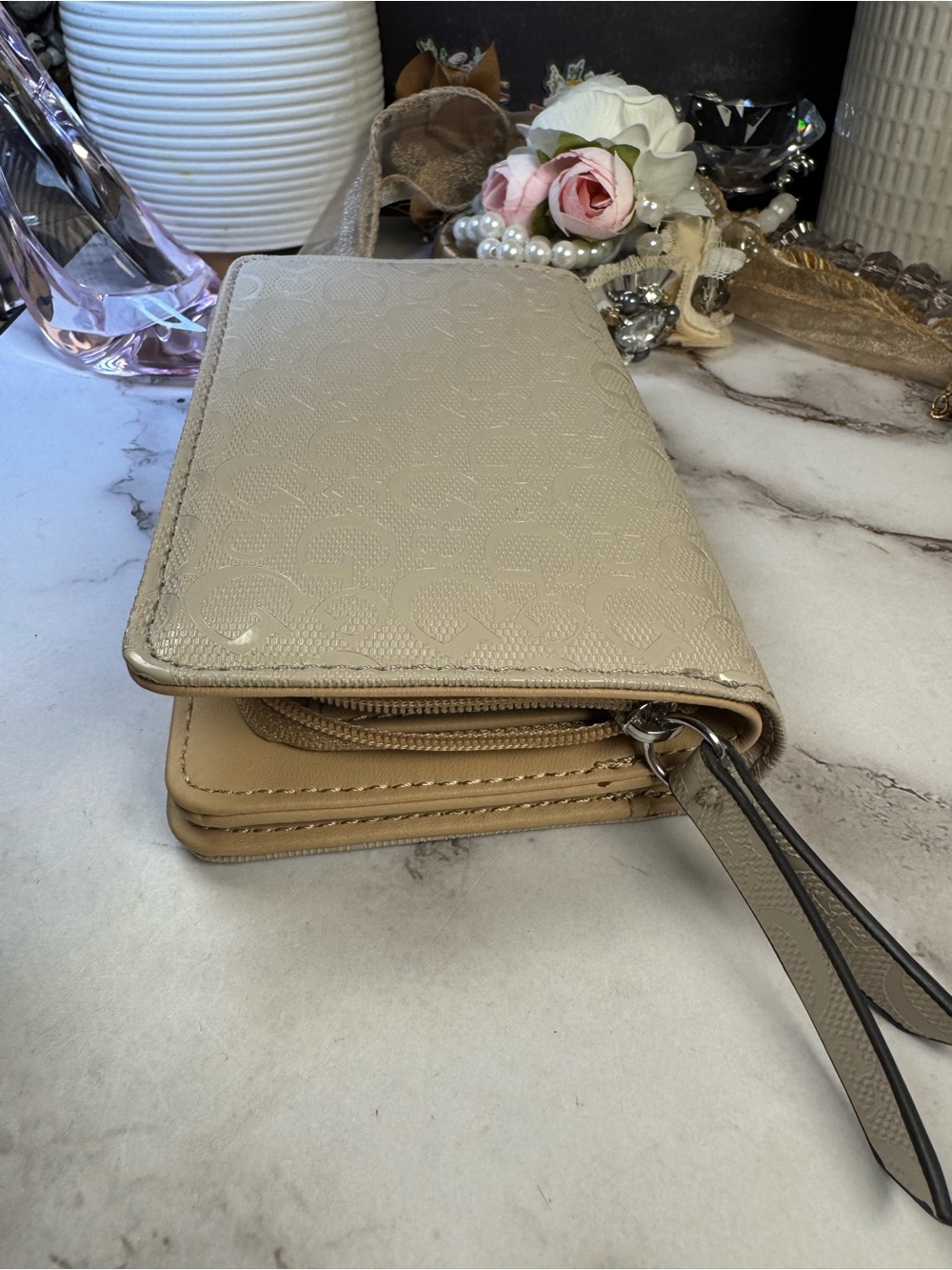 Guess Wallet - Picture 5 of 9